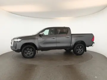TOYOTA Hilux Double Cab 2.8 4x4 Comfort Nav ACC Kam AHK