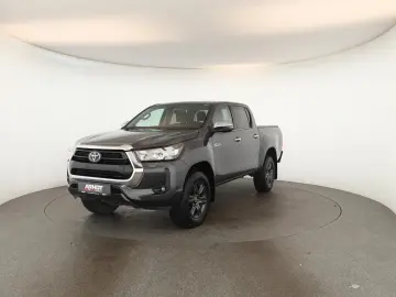 TOYOTA Hilux Double Cab 2.8 4x4 Comfort Nav ACC Kam AHK