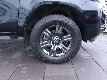 TOYOTA Hilux Double Cab Comfort 4x4 AHK A T Bereifung
