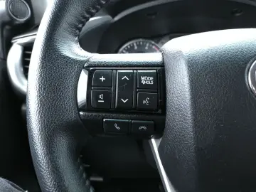 TOYOTA Hilux Double Cab Comfort 4x4 AHK A T Bereifung