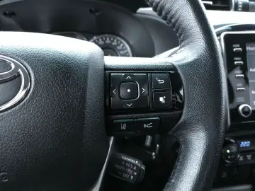 TOYOTA Hilux Double Cab Comfort 4x4 AHK A T Bereifung