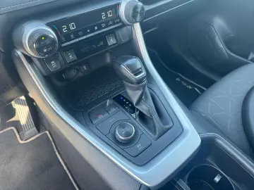 TOYOTA RAV 4 2.5 VVT-i Hybrid Allrad 4x4  SHZ PDC RCam
