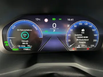 TOYOTA RAV 4 2.5 Plug-in Hybrid 4x4  LED CAM 4xSHZ PDC