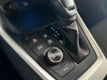 TOYOTA RAV 4 2.5 Plug-in Hybrid 4x4  LED CAM 4xSHZ PDC