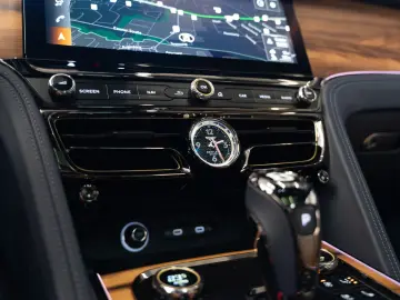 BENTLEY Flying Spur Azure V8 Hybrid