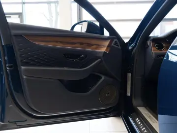 BENTLEY Flying Spur Azure V8 Hybrid