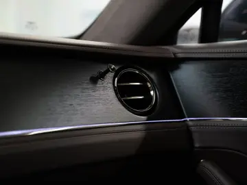 BENTLEY Flying Spur V8 Hybrid MY26
