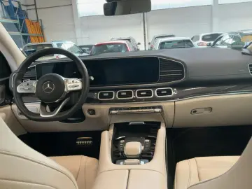 MERCEDES-BENZ GLS 400 d 4M STANDHZ PANO AIRMATIC DIS…
