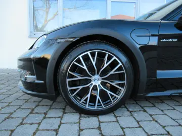 PORSCHE MY25 4C TURISMO