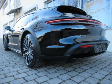 PORSCHE MY25 4C TURISMO