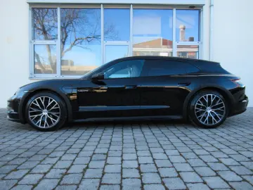 PORSCHE MY25 4C TURISMO