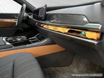BMW 750e xDrive TV-Fond-Entert