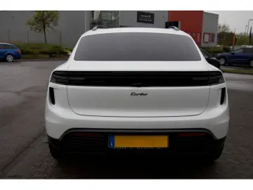 PORSCHE Macan Turbo