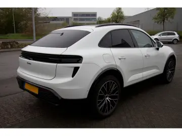 PORSCHE Macan Turbo