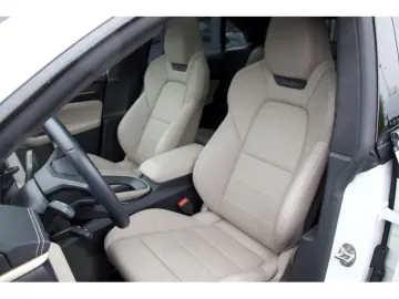 PORSCHE Macan Turbo