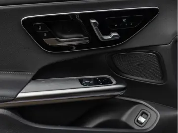MERCEDES-BENZ CLE 300 4M Coupé AMG-Sport DIGITAL Pan…