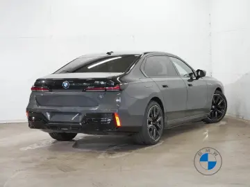BMW i7 M70 xDrive 21  Individual Two-Tone Fond TV