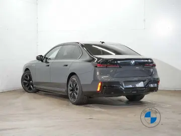 BMW i7 M70 xDrive 21  Individual Two-Tone Fond TV