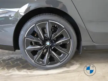 BMW i7 M70 xDrive 21  Individual Two-Tone Fond TV