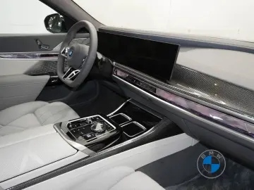 BMW i7 M70 xDrive 21  Individual Two-Tone Fond TV