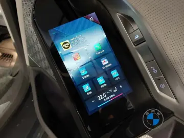 BMW i7 M70 xDrive 21  Individual Two-Tone Fond TV