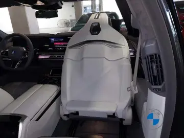 BMW i7 M70 xDrive 21  Individual Two-Tone Fond TV