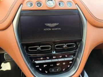 ASTON MARTIN ASTON MARTIN DBX 4.0 V8