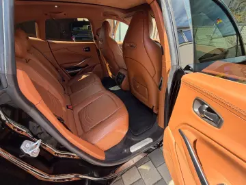 ASTON MARTIN ASTON MARTIN DBX 4.0 V8