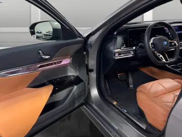 BMW i7 eDrive 50 M Sport TV Masaj