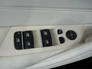 BMW 540d Lim. xDrive LIVE-COCKPIT LEDER NAVI LED 1HD