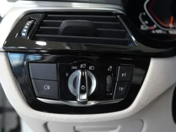 BMW 540d Lim. xDrive LIVE-COCKPIT LEDER NAVI LED 1HD