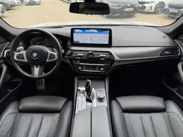 BMW 540d xDrive M-Sportpaket Glasdach Massage Laser