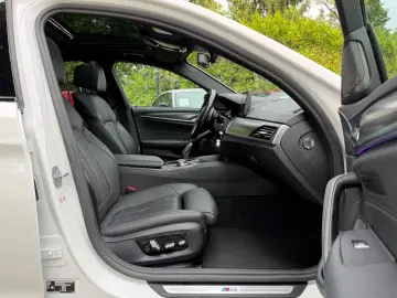 BMW 540d xDrive M-Sportpaket Glasdach Massage Laser