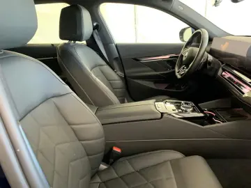 BMW 550 e xDr M Sport Pro ICONIC HUD PANO 20Z 360