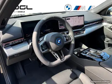 BMW 530e xDrive Limousine M Sports Package HK HiFi
