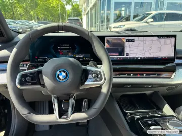BMW 530e xDrive Limousine M Sports Package HK HiFi