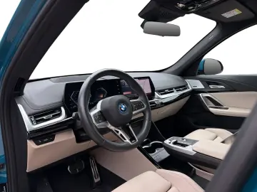BMW X1 xDrive30e 360  HEAD-UP PANO RFK HIFI