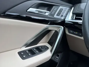 BMW X1 xDrive30e 360  HEAD-UP PANO RFK HIFI