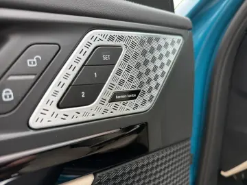 BMW X1 xDrive30e 360  HEAD-UP PANO RFK HIFI