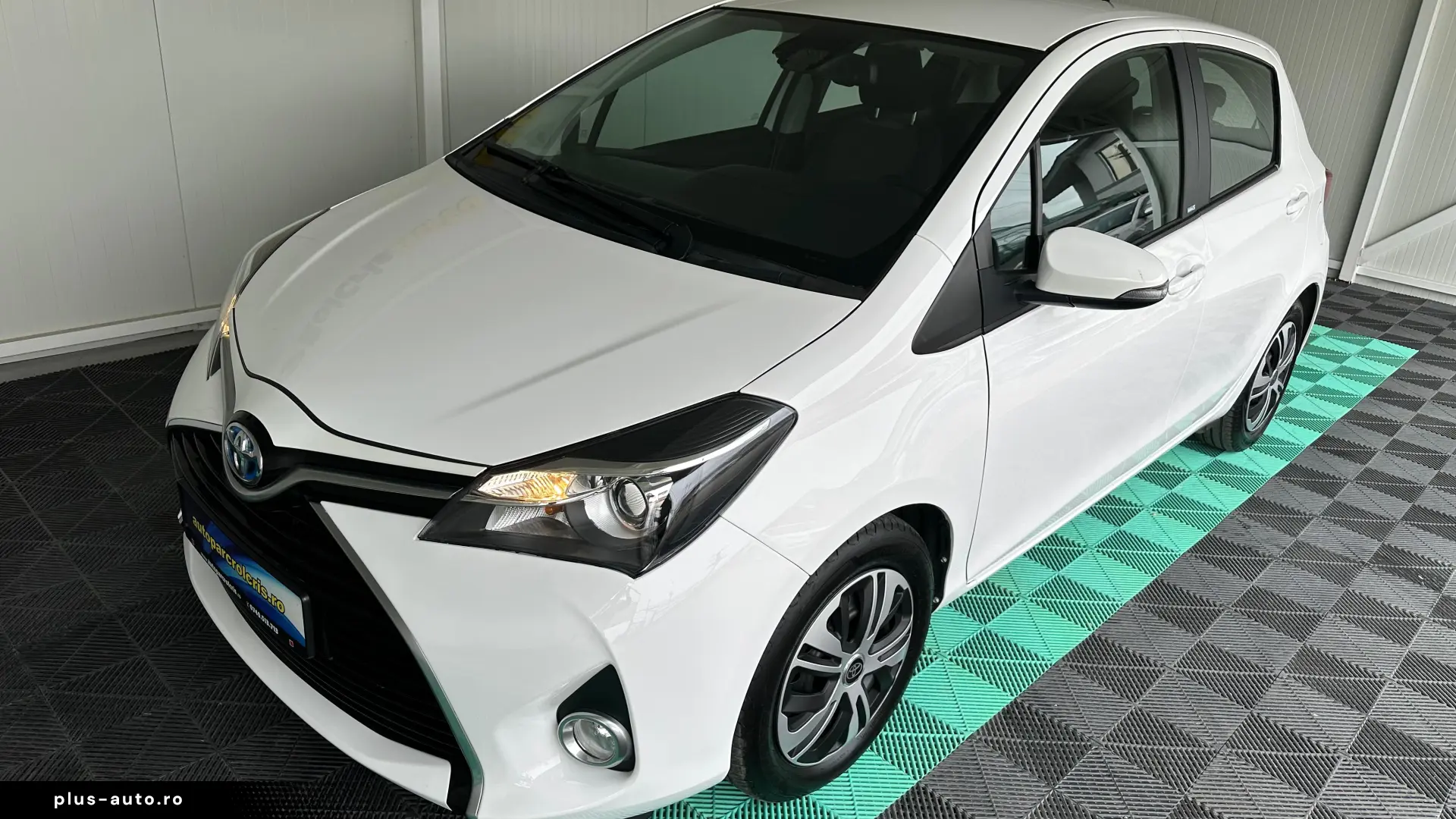 Toyota Yaris Hibrid 1.5 Benzina 74 CP An 2015