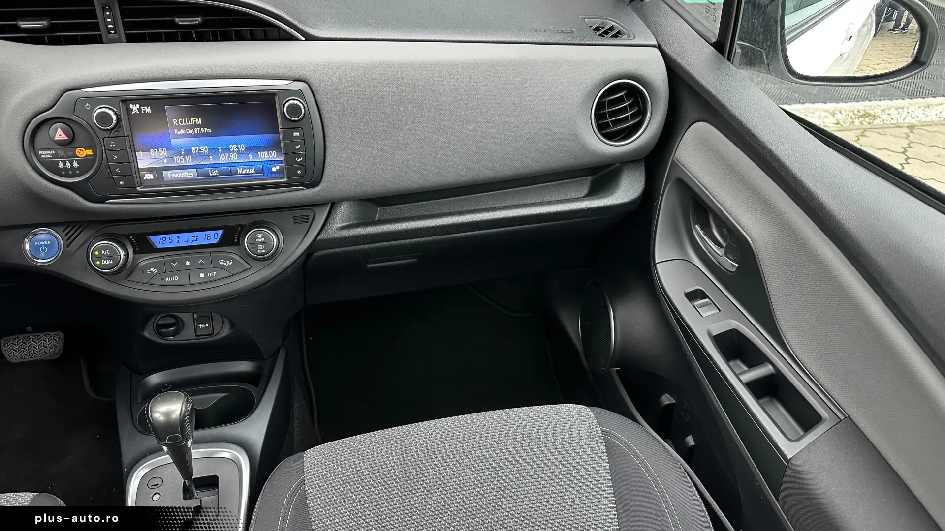 Toyota Yaris Hibrid 1.5 Benzina 74 CP An 2015