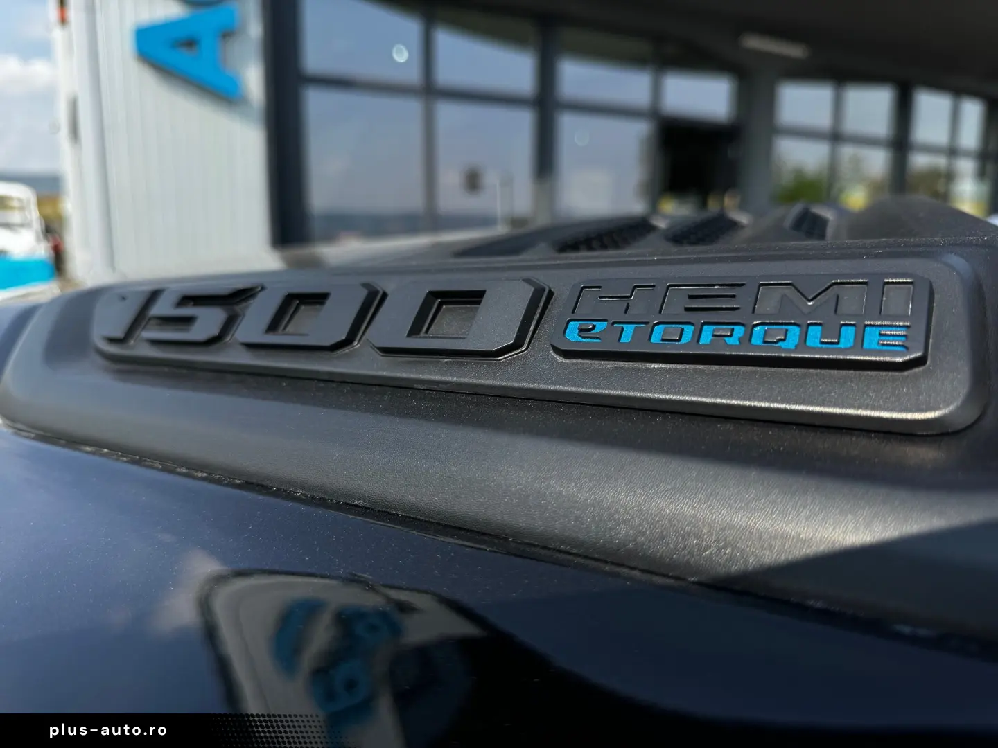 DODGE RAM 1500 SPORT    5.7 HEMI V8    PNEUMATIC