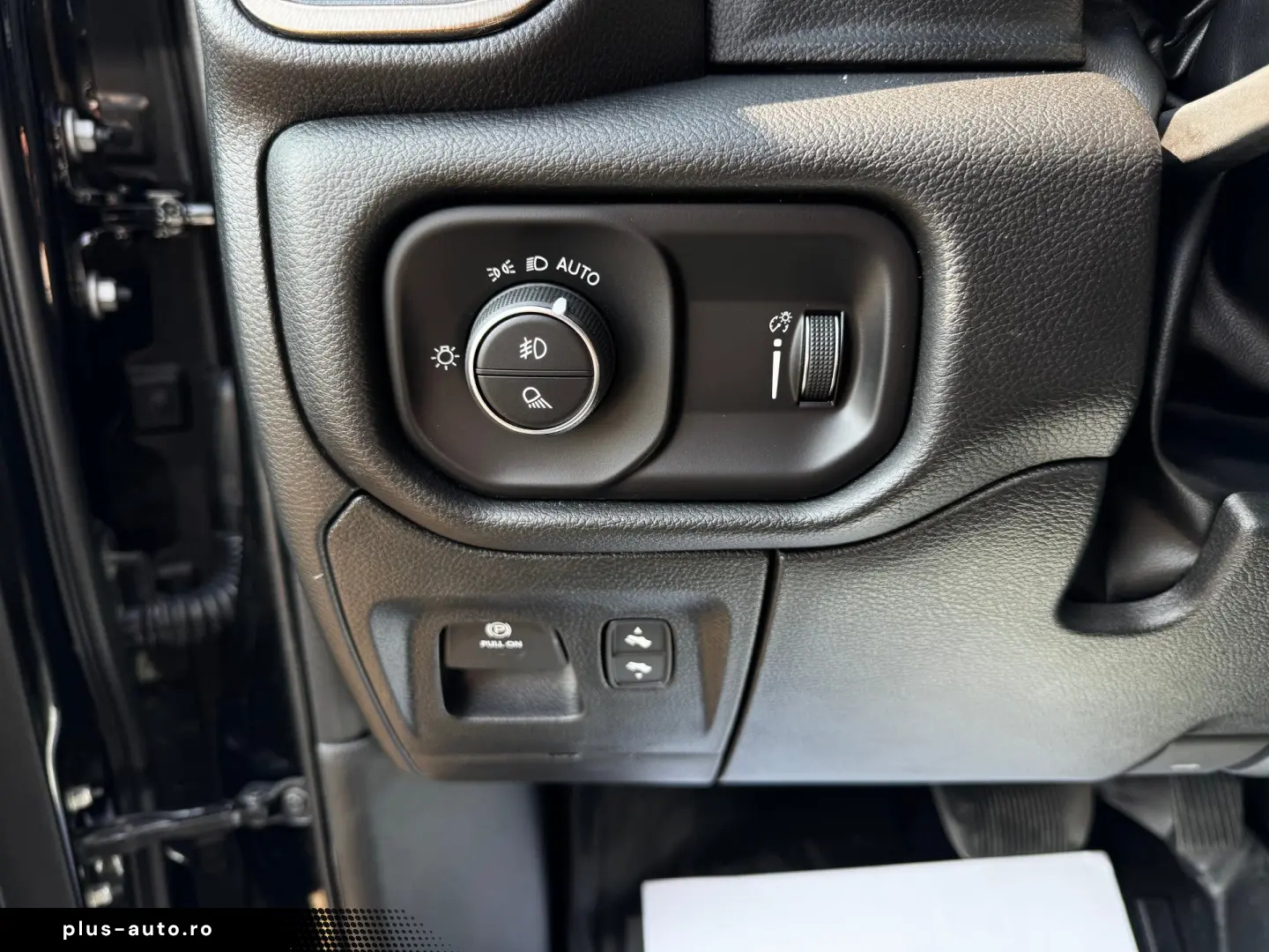 DODGE RAM 1500 SPORT    5.7 HEMI V8    PNEUMATIC