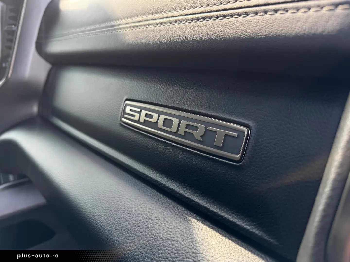 DODGE RAM 1500 SPORT    5.7 HEMI V8    PNEUMATIC