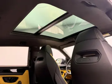 Lamborghini Urus SE  Nachtsicht Pano PerformanteTrim B&O