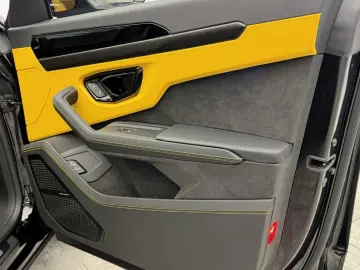 Lamborghini Urus SE  Nachtsicht Pano PerformanteTrim B&O