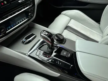 BMW M5 4 4 600 CP