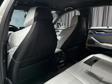 BMW M5 4 4 600 CP