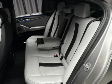 BMW M5 4 4 600 CP
