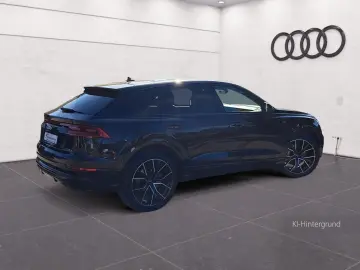 AUDI Q8 55 TFSI quattro tiptr. S line PANO AHK MATRIX